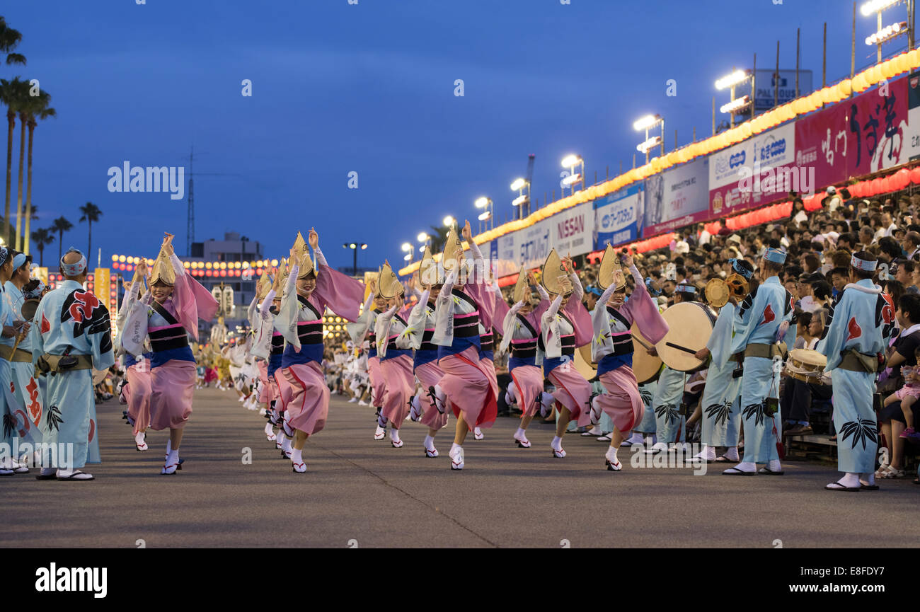 Page 7 Japan Traditional Festival Dance High Resolution Stock Photography And Images Alamy Page 7 Japan Traditional Festival Dance High Resolution Stock Photography And Images Alamy
