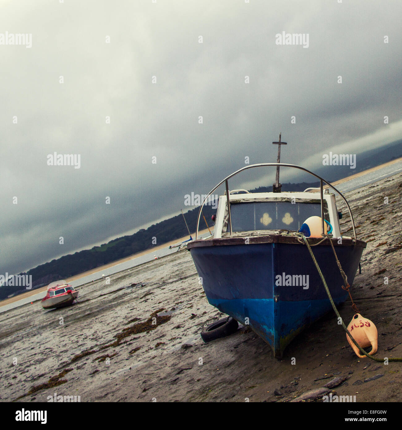 Fishing boat on beach at low tide Stock Photo - Alamy