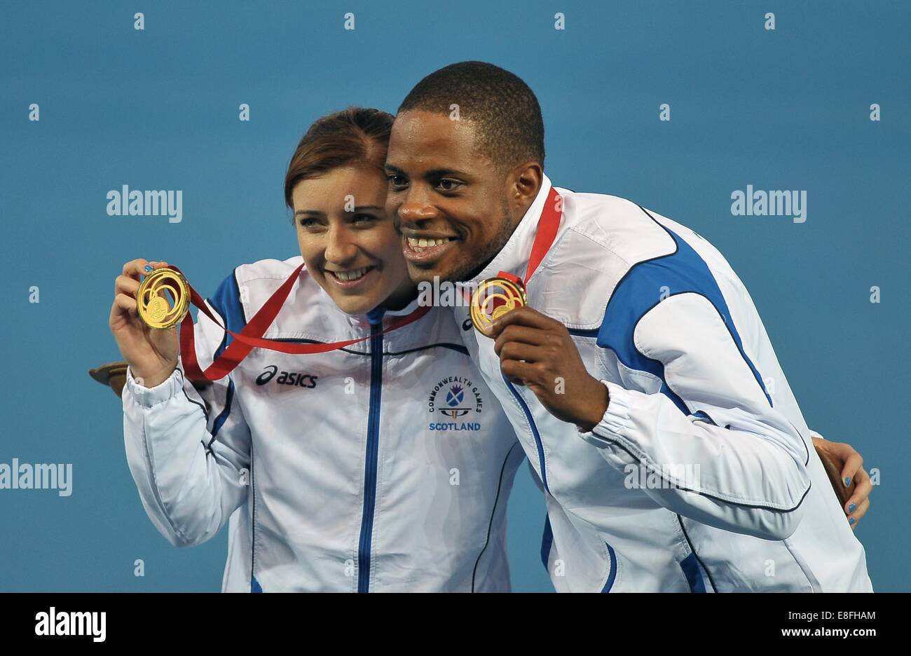 Libby Clegg (SCO) with her gold medal. Athletics - Hampden Park - Glasgow - UK - 28/07/2014 - Commonwealth Games - Glasgow 2014 Stock Photo