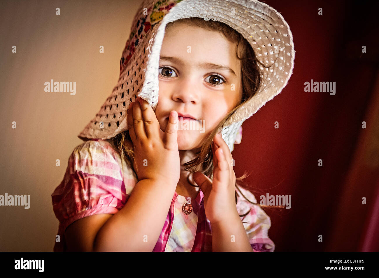 Girl wearing a straw hat hi-res stock photography and images - Alamy