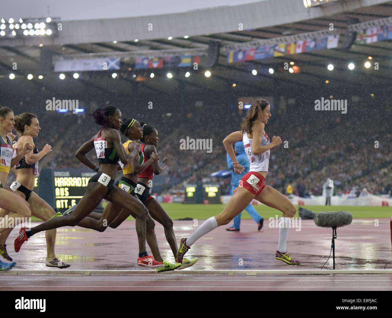 Jessica Judd (ENG) leads at the half way stage. Womens 800m semi final. athletics - Hampden Park - Glasgow - UK - 31/07/2014 - C Stock Photo