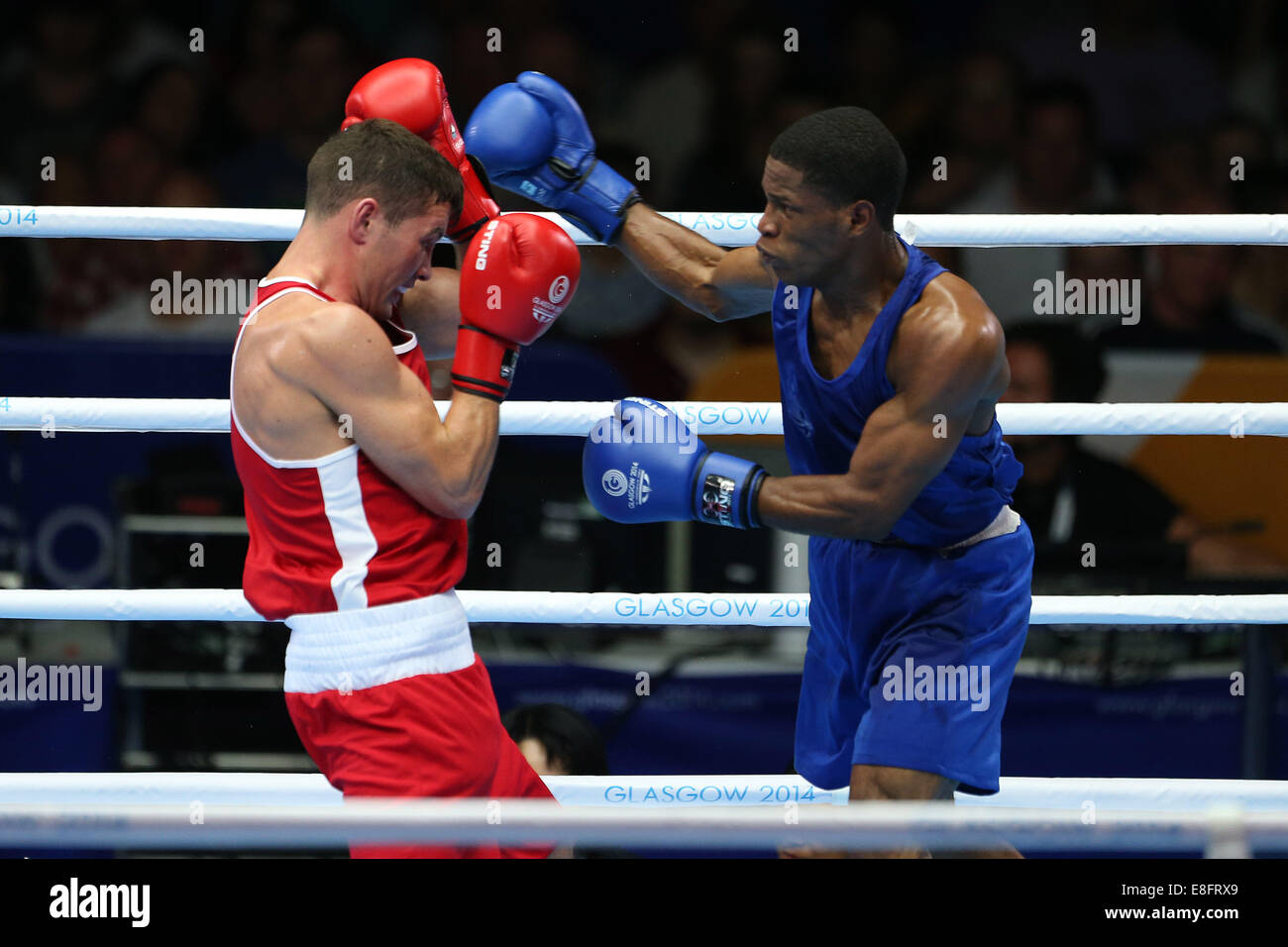 Scott Fitzerald (ENG) (Red) beats Ron Bastien (LCA) (Blue) - Boxing 69kg - SECC - Glasgow - UK - 25/07/2014 - Commonwealth Games Stock Photo