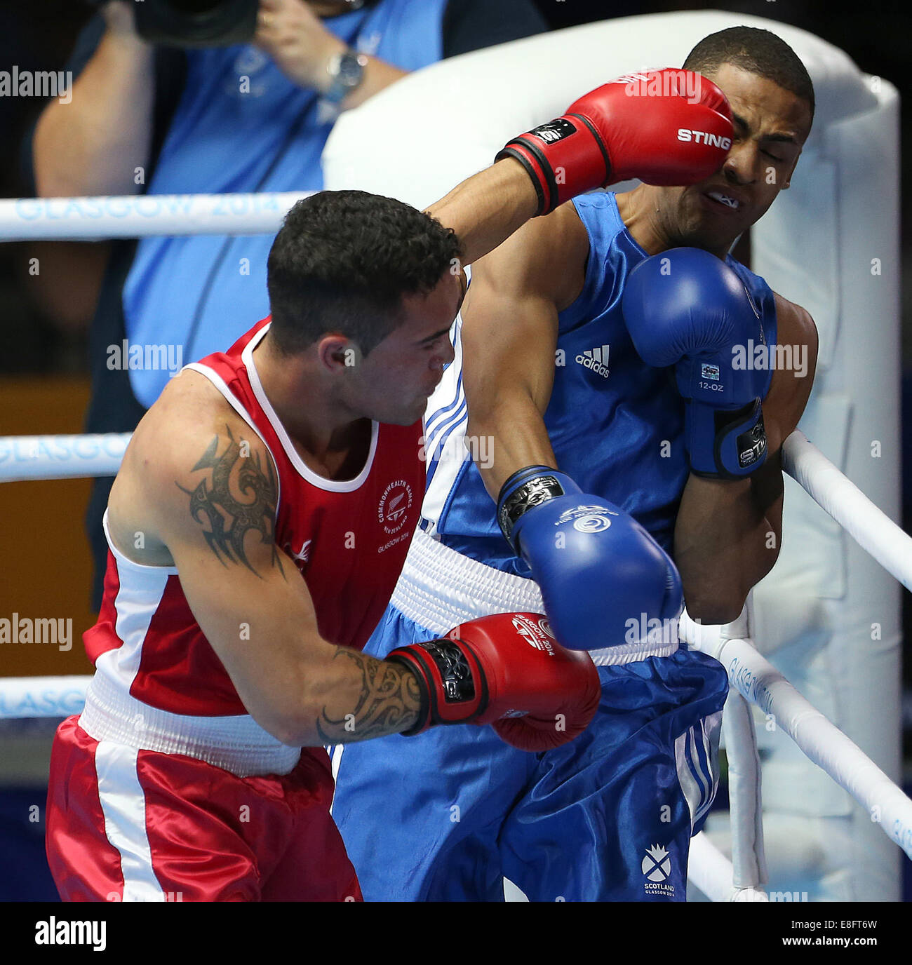 Bowyn Morgan (NZL) (Red) beats Lewis Benson (SCO) (Blue) - Boxing 69kg - SECC - Glasgow - UK - 25/07/2014 - Commonwealth Games - Stock Photo