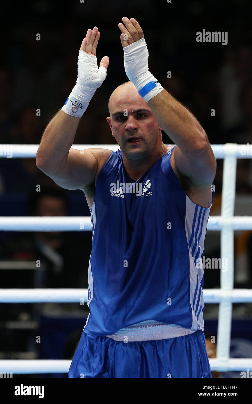 Ross Henderson (SCO) (Blue) beats Parveen Kumar (IND) (Red) - Boxing Super Heavy +91kg - SECC - Glasgow - UK - 25/07/2014 - Comm Stock Photo