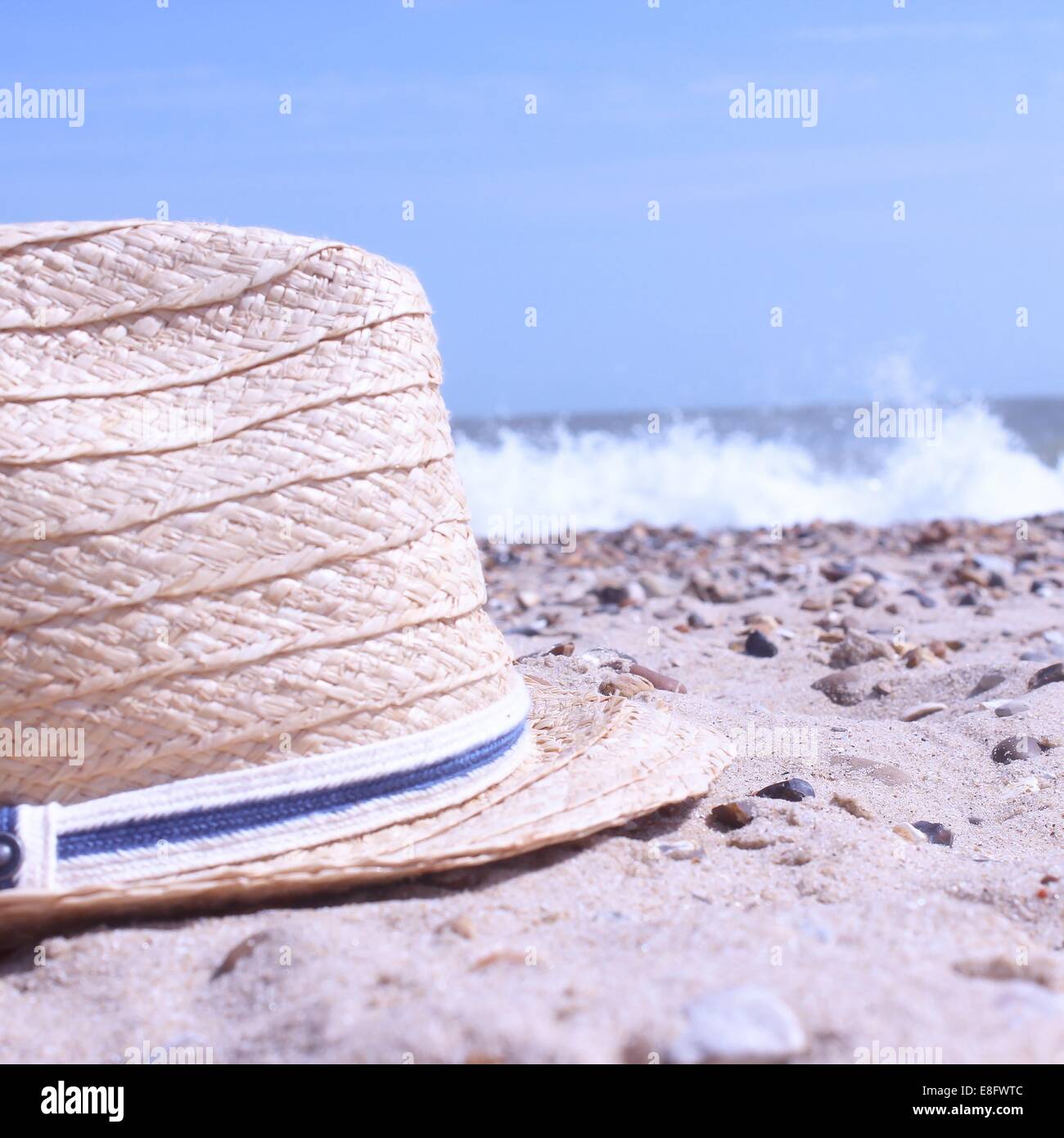 Close up straw hat hi-res stock photography and images - Alamy