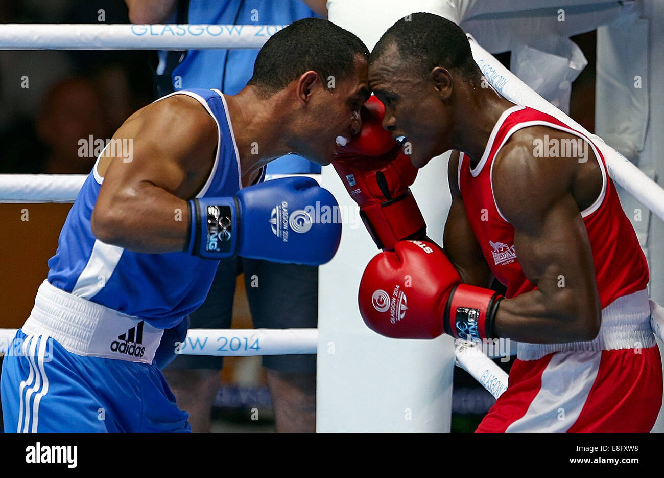 Azumah Mohammed (GHA) (Red) beats Joseph Deireragea (NRU) (Blue) - Boxing Welter 69kg - SECC - Glasgow - UK - 25/07/2014 - Commo Stock Photo