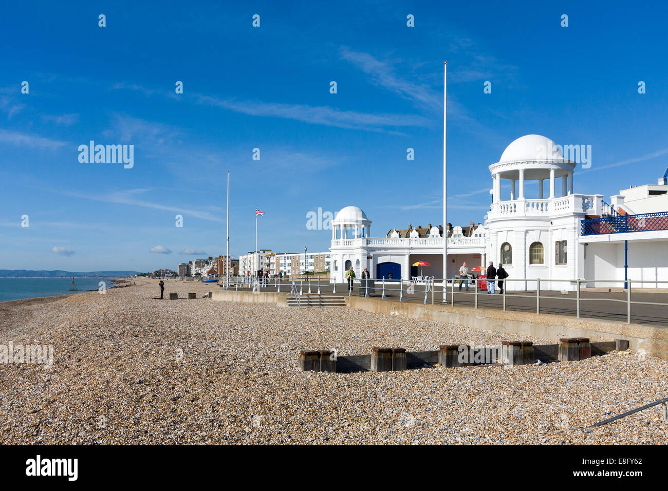 Seafront and colonnades at the De La Warr Pavilion in Bexhill-On-Sea Stock Photo
