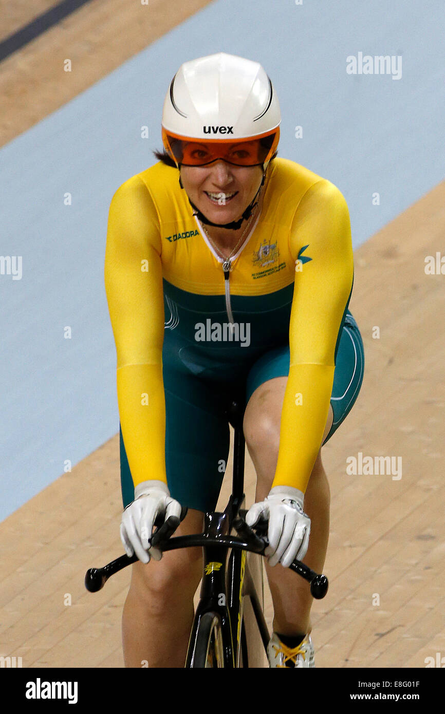 Anna Meares AUS Celebrates Victory And A New Commonwealth Games 