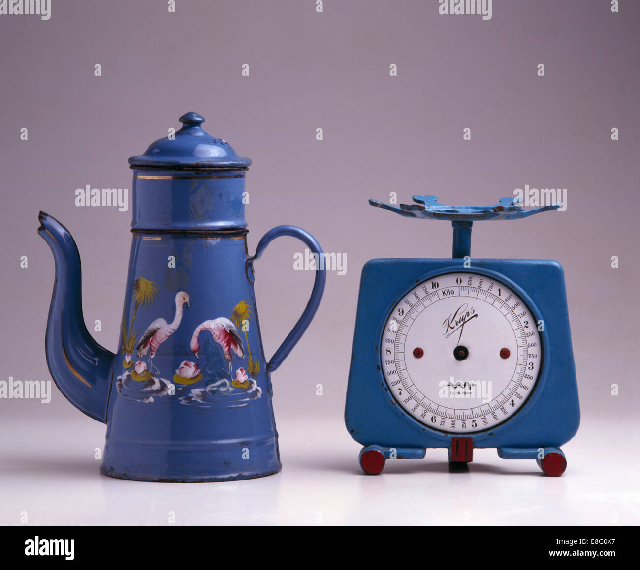 Weighing scales hi-res stock photography and images - Alamy