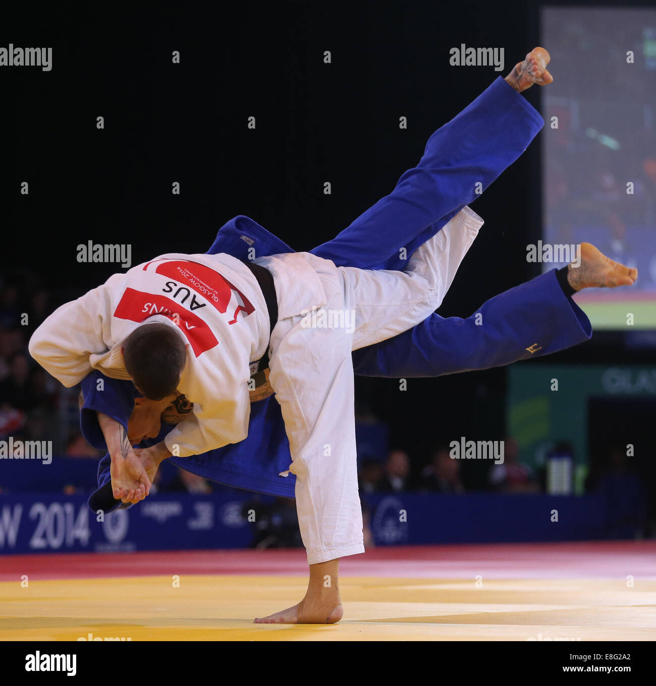 Arnie Dickins (AUS) (White) and Danny Williams (ENG) (Blue) - Judo 73kg Round of 16 - SECC - Glasgow Scotland, UK -  250714 - Gl Stock Photo