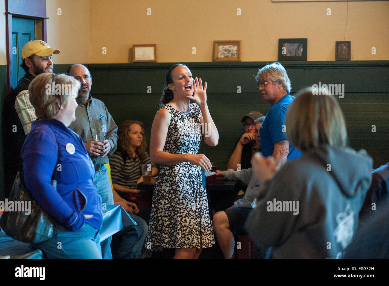 Butte, Montana, USA. 6th Oct, 2014. United States Senate candidate Amanda Curtis, center , begins her speech at a fundraiser in Mrs. Curtis' home town of Butte, Montana. Mrs. Curtis, a liberal 35-year-old math teacher is gaining ground in her race against a heavily-favored conservative opponent. The election is 4th Nov, 2014. Credit:  Thomas Lee/Alamy Live News Stock Photo