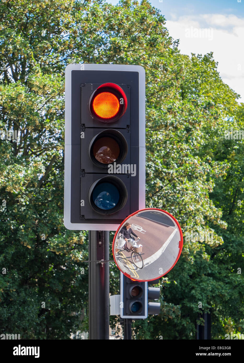 Reflecting light mirror hires stock photography and images Alamy