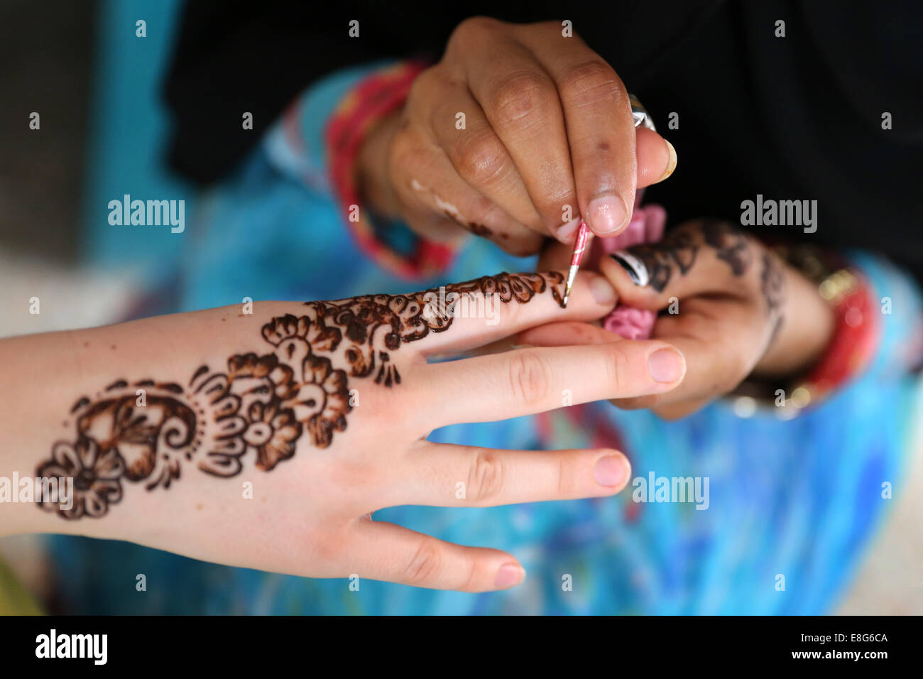 Woman applies Henna paste on a female hand, Pakistan Stock Photo Alamy