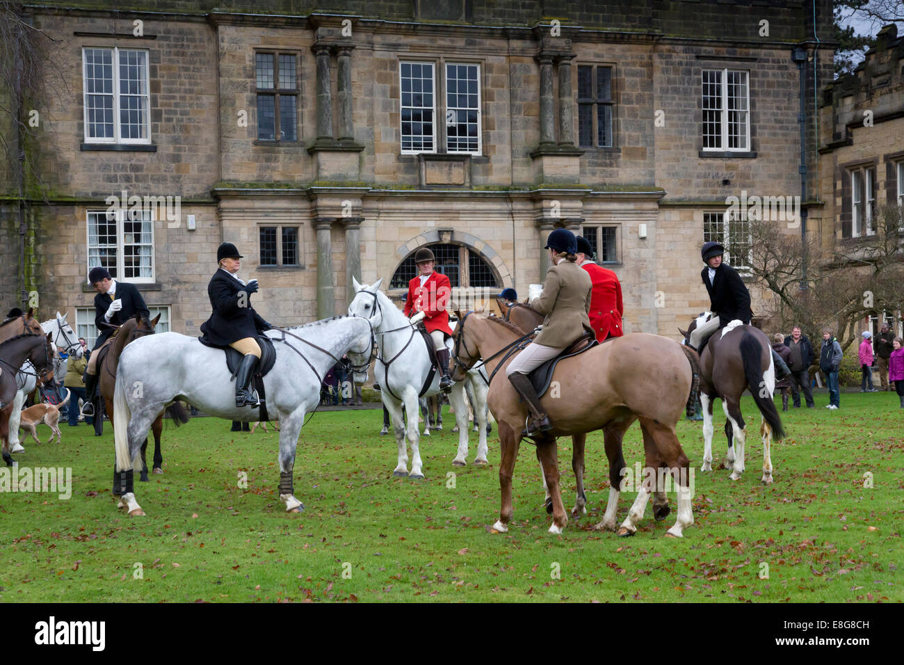 Middleton Hunt gather at The Lodge Inn, Old, Maltongate, Malton, North Yorkshire, England, on Boxing Day. Stock Photo