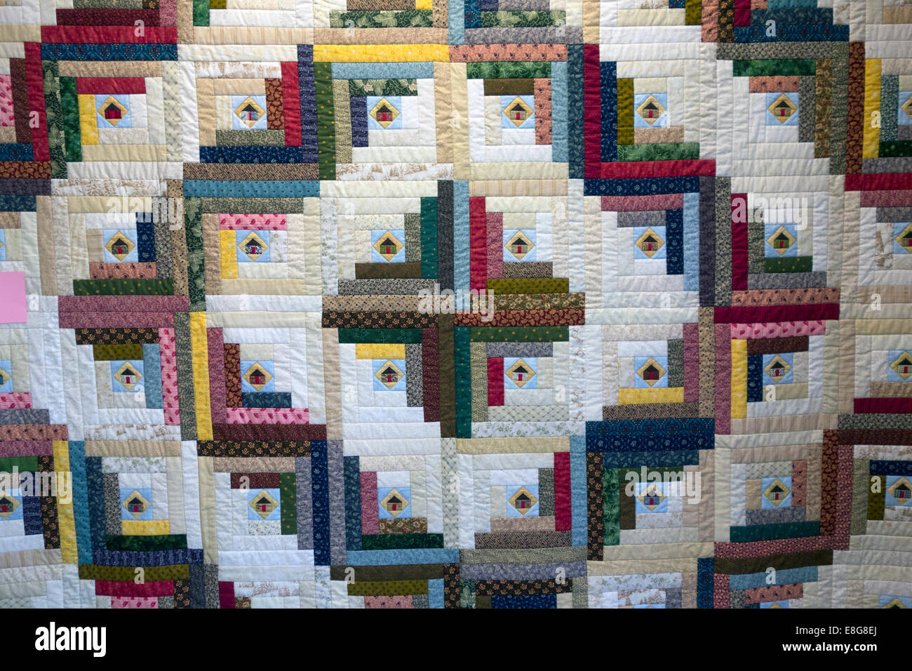 Log cabin quilts hi-res stock photography and images - Alamy