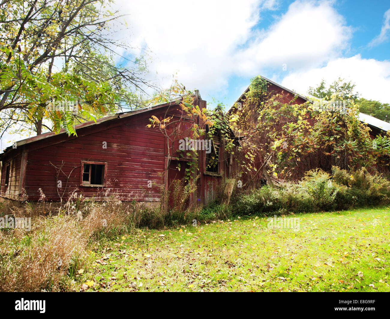 Old red barn hires stock photography and images Alamy