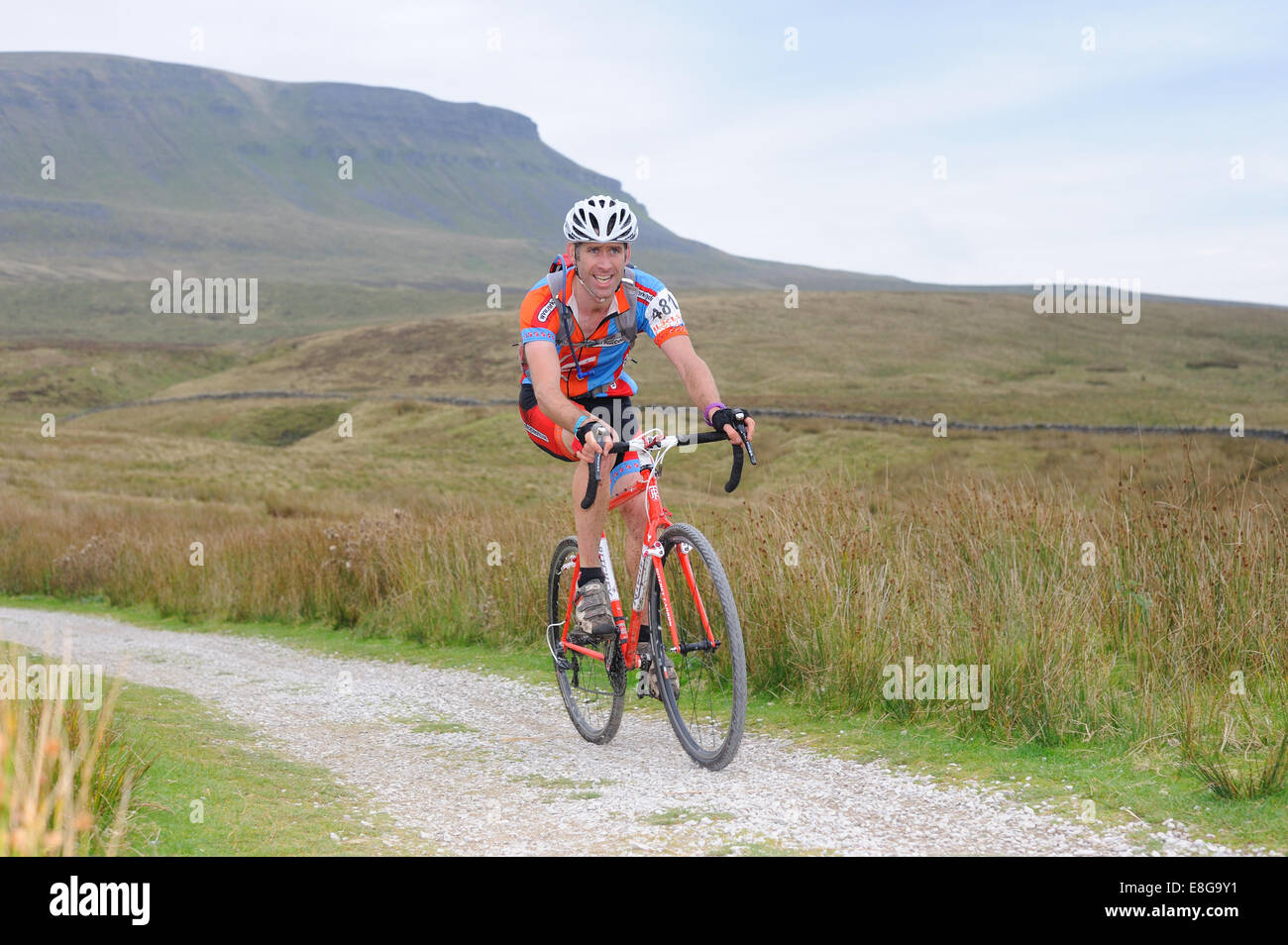 Competitor taking part in three peaks cyclocross race with Pen y Gent in the background Stock Photo