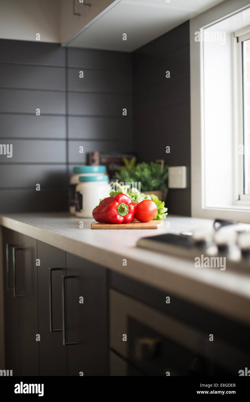 https://c8.alamy.com/comp/E8GDEB/a-modern-kitchen-with-vegetables-ready-to-be-chopped-E8GDEB.jpg
