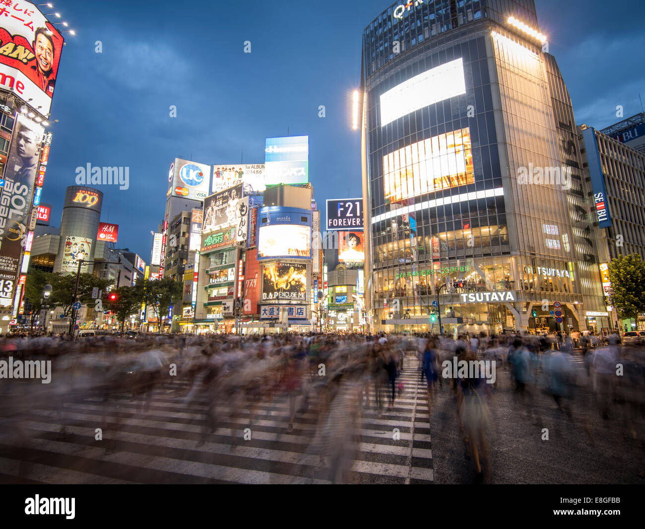 Hachiko Scramble Pedestrian Crossing, Shibuya, Tokyo, Japan. Busiest pedestrian crossing in the world. Stock Photo