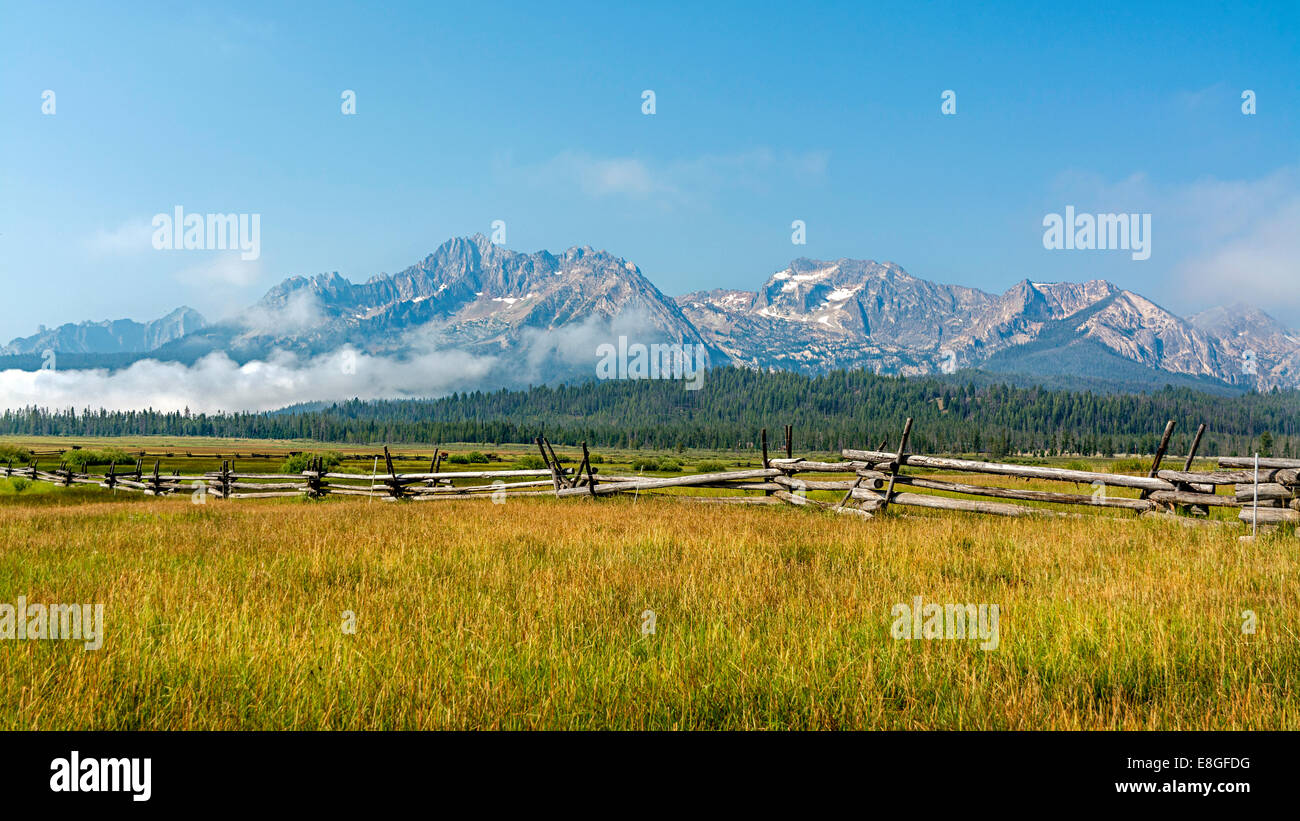 Idaho Sawtooth mountains and classic log fence Stock Photo