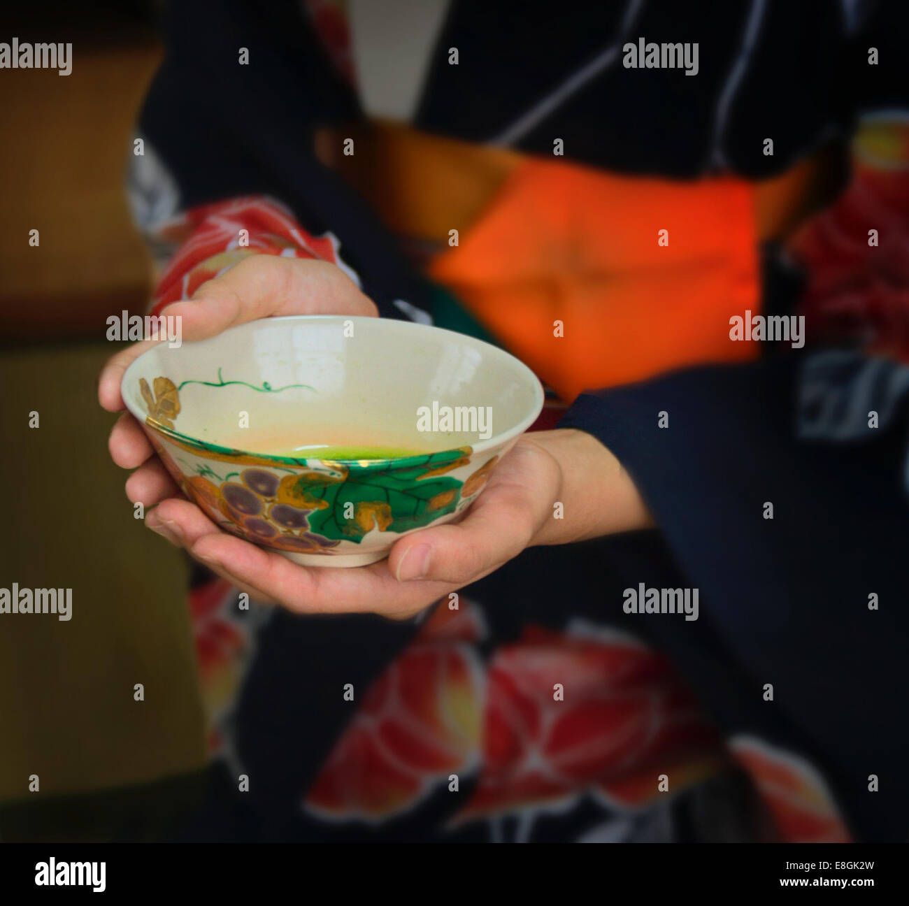 Girl japanese tea ceremony hires stock photography and images Alamy