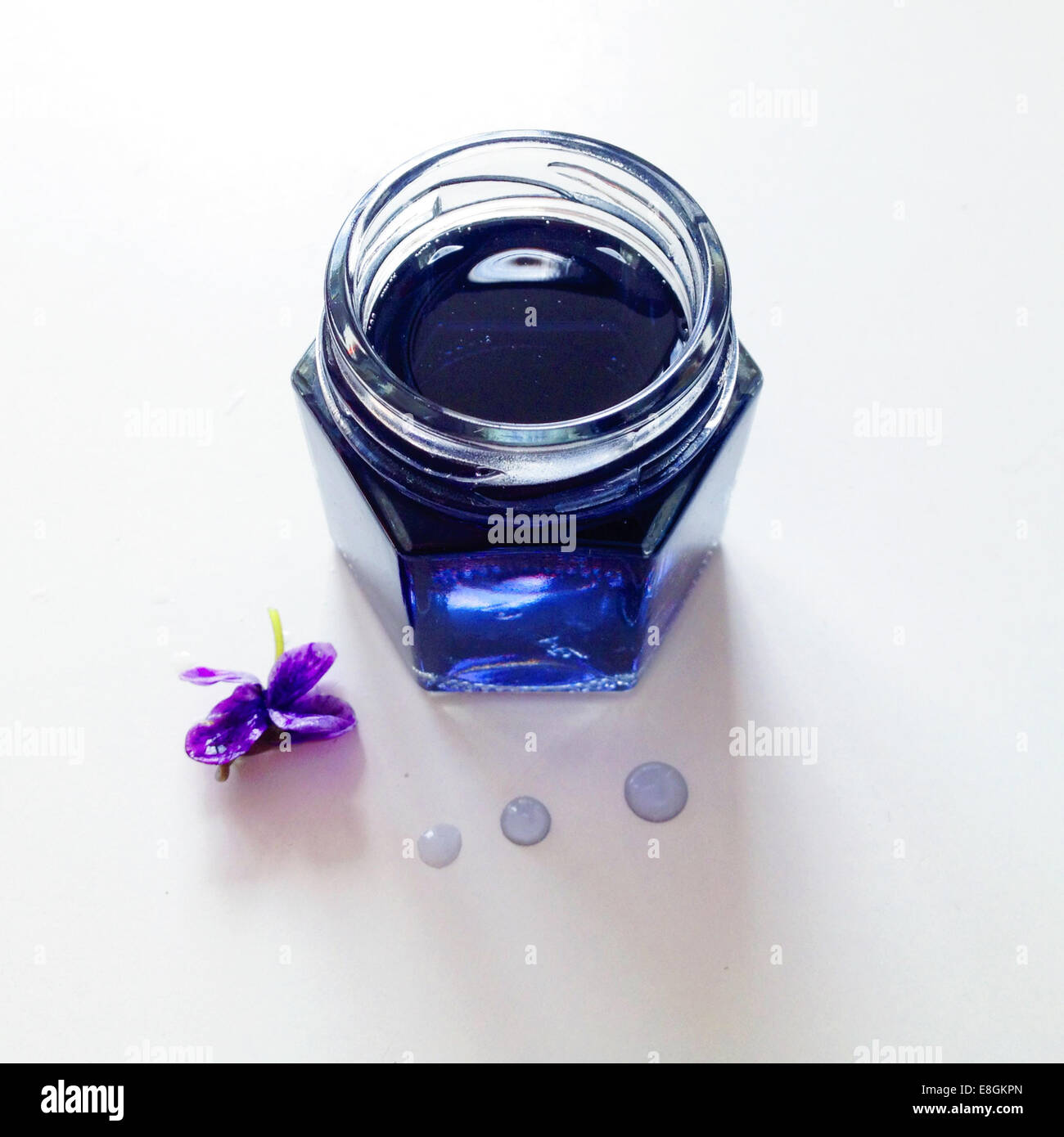 Violet Syrup Graphics Violet syrup hi-res stock photography and images - Alamy