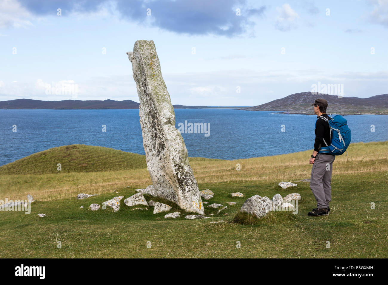 The Clach Mhic Leoid Standing Stone Also Known as MacLeod's Stone, Nisabost Isle of Harris Hebrides Scotland UK Stock Photo