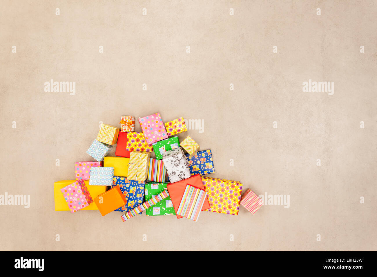 Pile birthday presents hi-res stock photography and images - Alamy