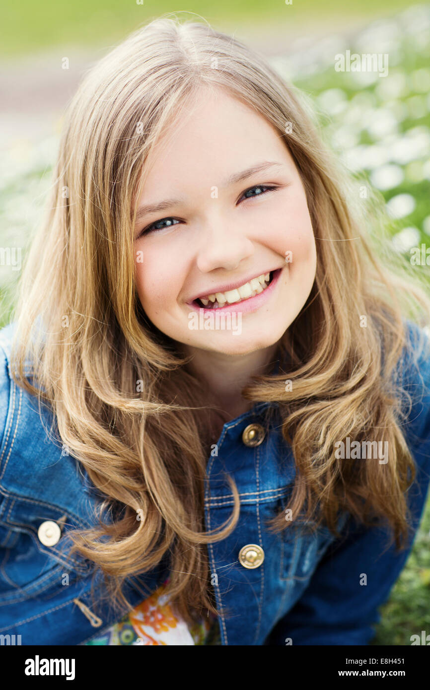 Portrait of smiling girl Stock Photo - Alamy