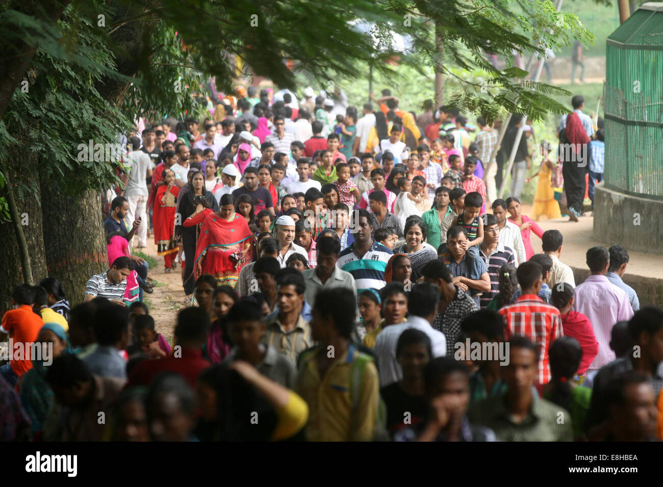 Crowds flocked to the Bangladesh National Zoo in Dhaka. dhaka zoo Stock ...