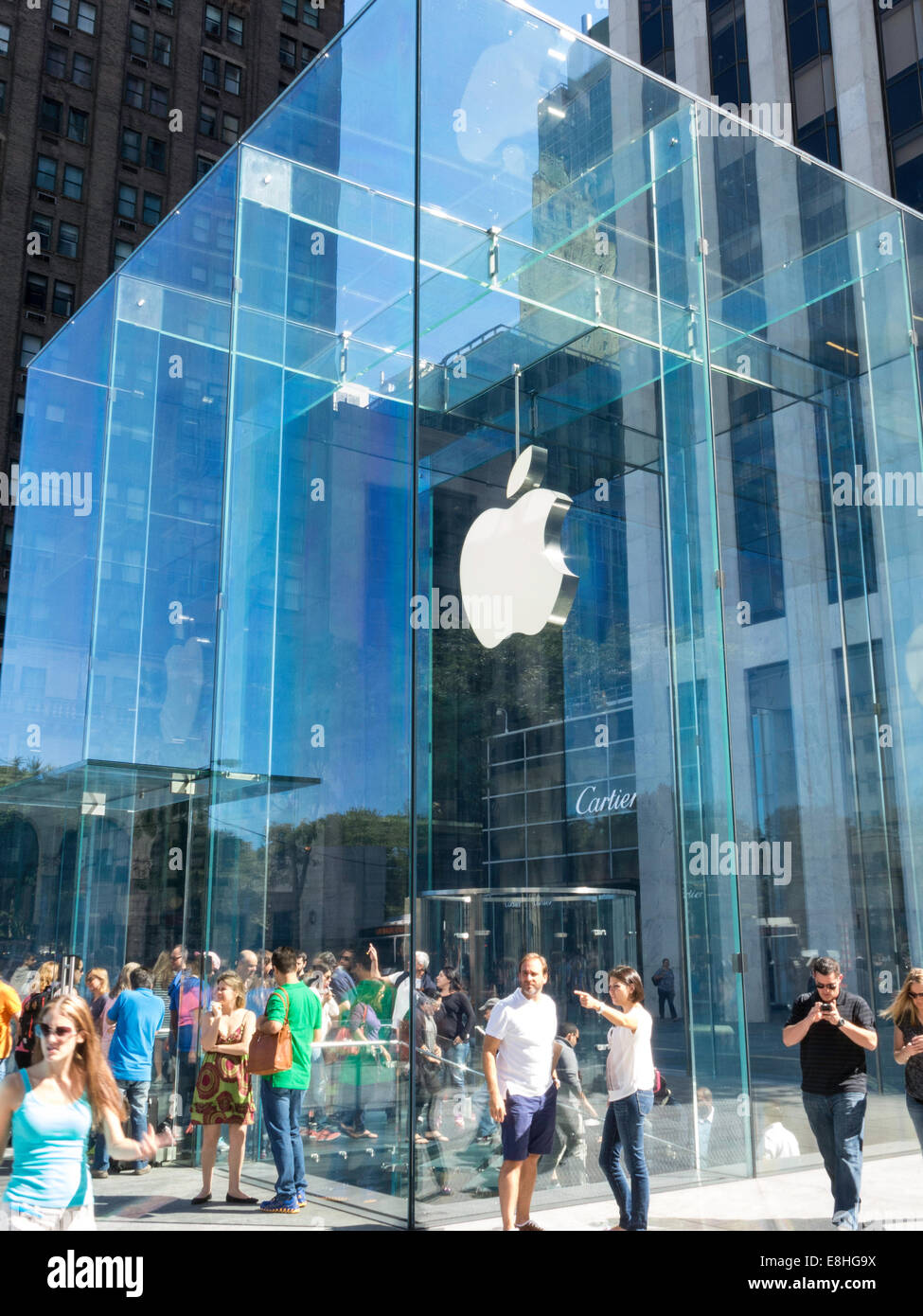 Apple computer store fifth avenue nyc stock photo alamy