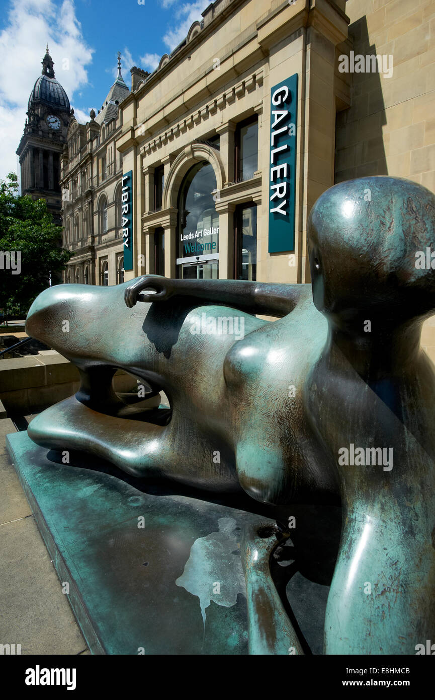 Leeds, UK. Reclining Woman sculpture by Henry Moore at the entrance to Leeds City Art Gallery, Library & Henry Moore Institute. Stock Photo