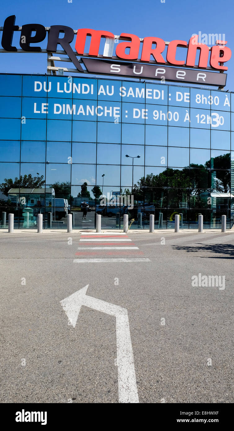 French supermarket hi-res stock photography and images - Page 2 - Alamy