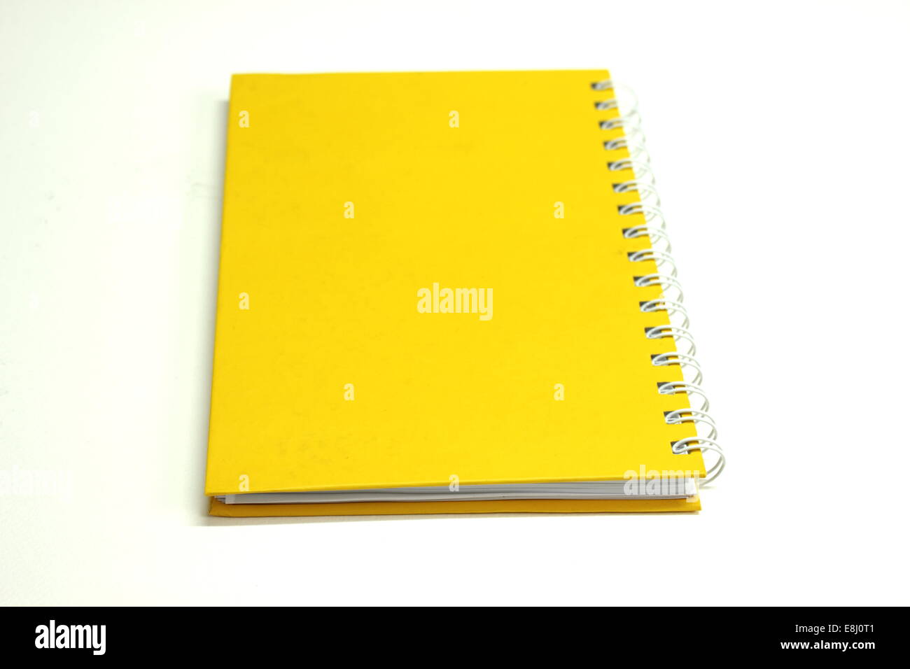 Hires Yellow Note Pad With Outline Paths Stock Photo - Download Image Now -  Note Pad, Paper, Yellow - iStock