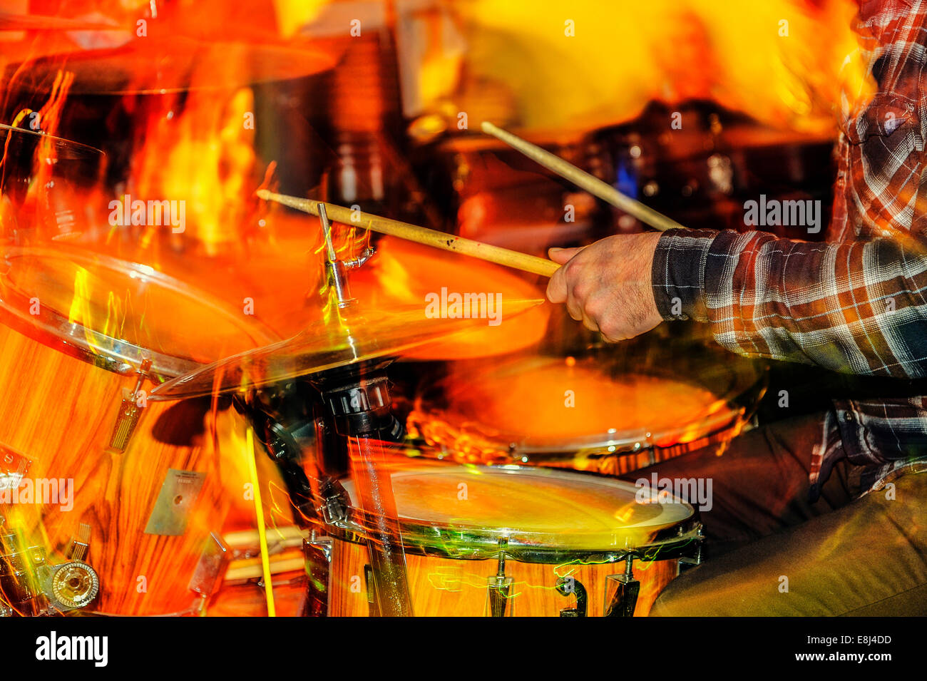 Drummer playing drums hires stock photography and images Alamy