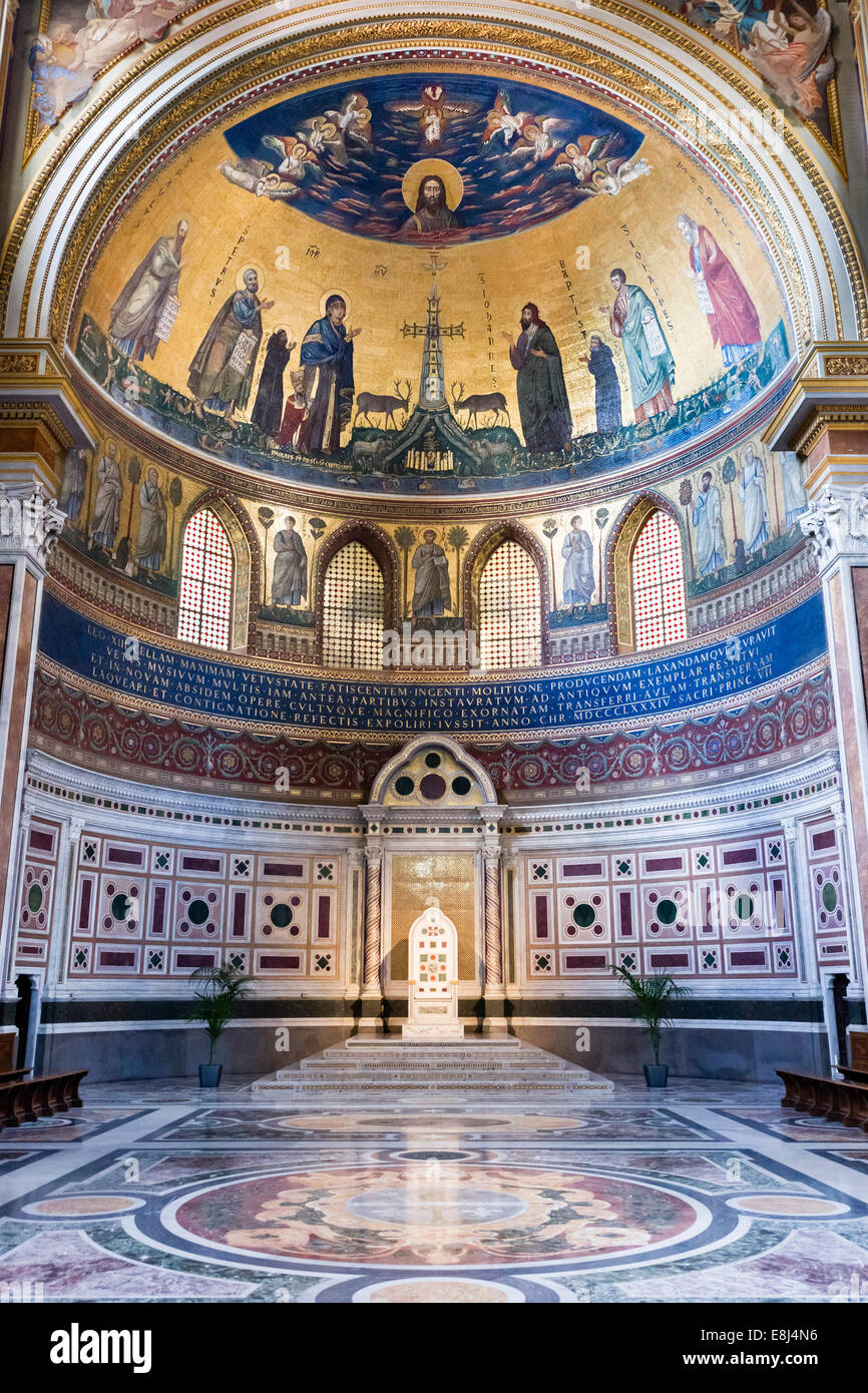 Apse of the choir with mosaics by Jacopo Torriti and Jacopo da Camerino
