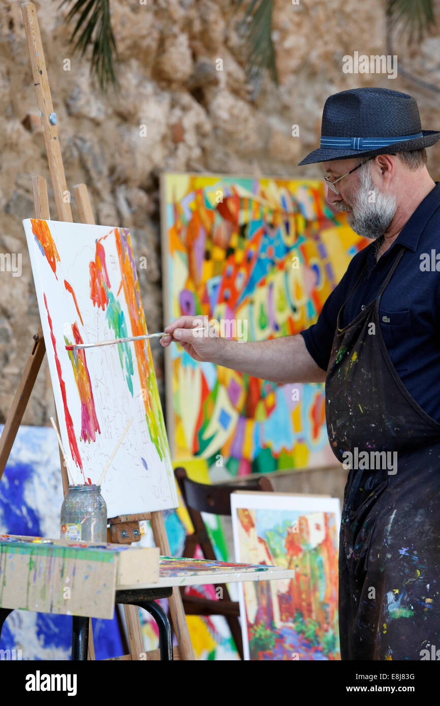 Hand of painter hi-res stock photography and images - Alamy