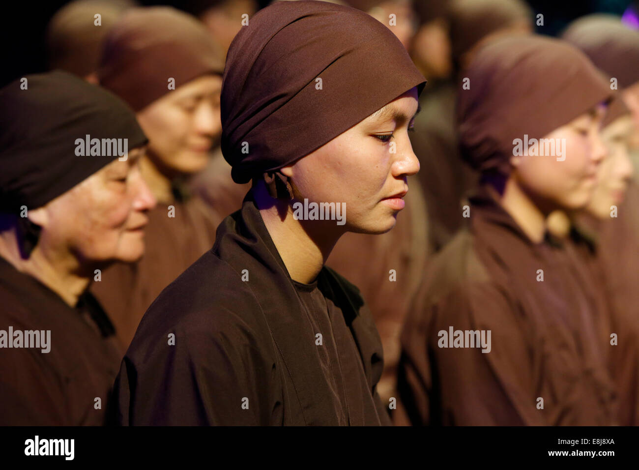 Buddhist nuns meditating Stock Photo Alamy