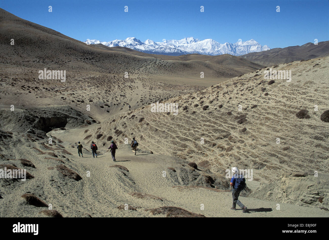 Hikers in the Kali Gandaki valley, Mustang Stock Photo
