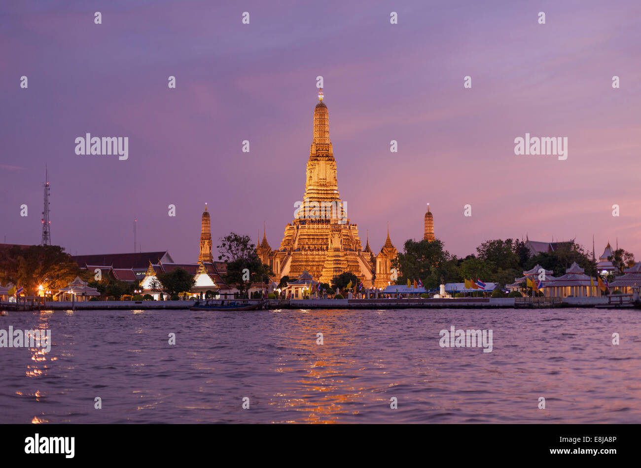 Thailand, Bangkok, Wat Arun, Temple Of The Dawn & Chao Phraya River illuminated at sunset Stock Photo