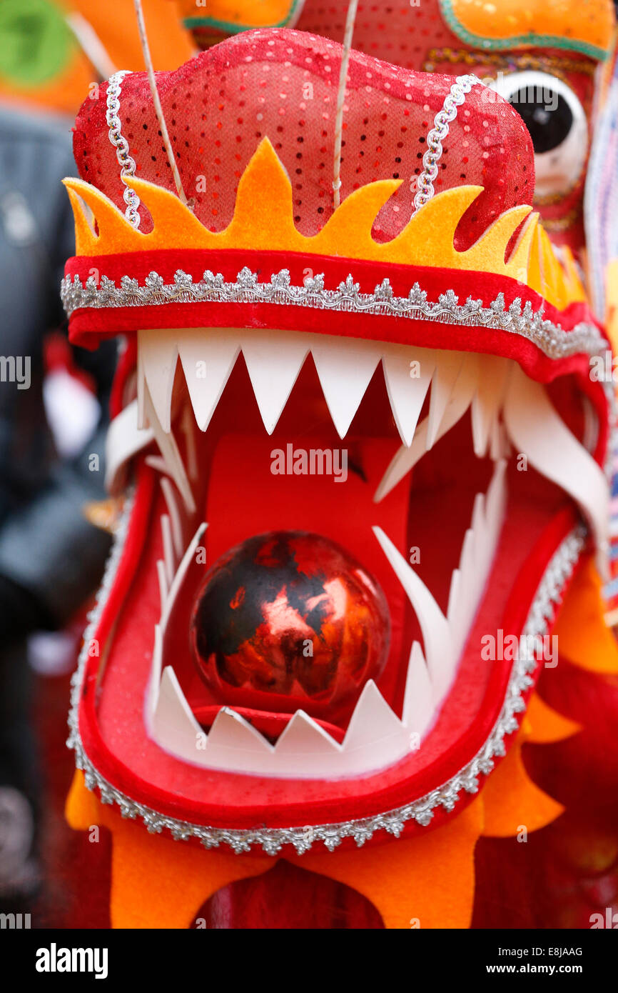 Chinese New Year. Dragon dance Stock Photo - Alamy