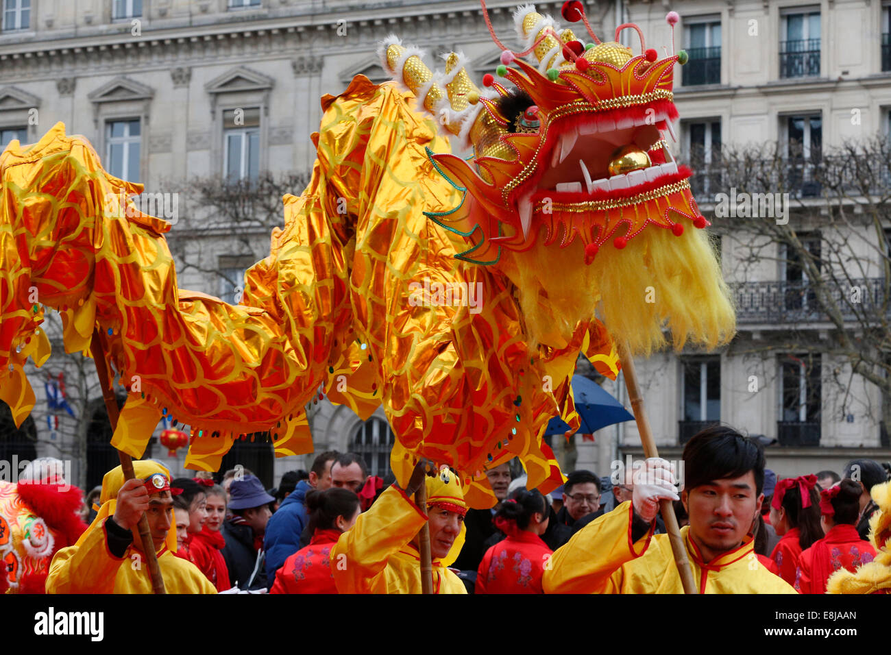 Chinese New Year. Dragon dance Stock Photo - Alamy