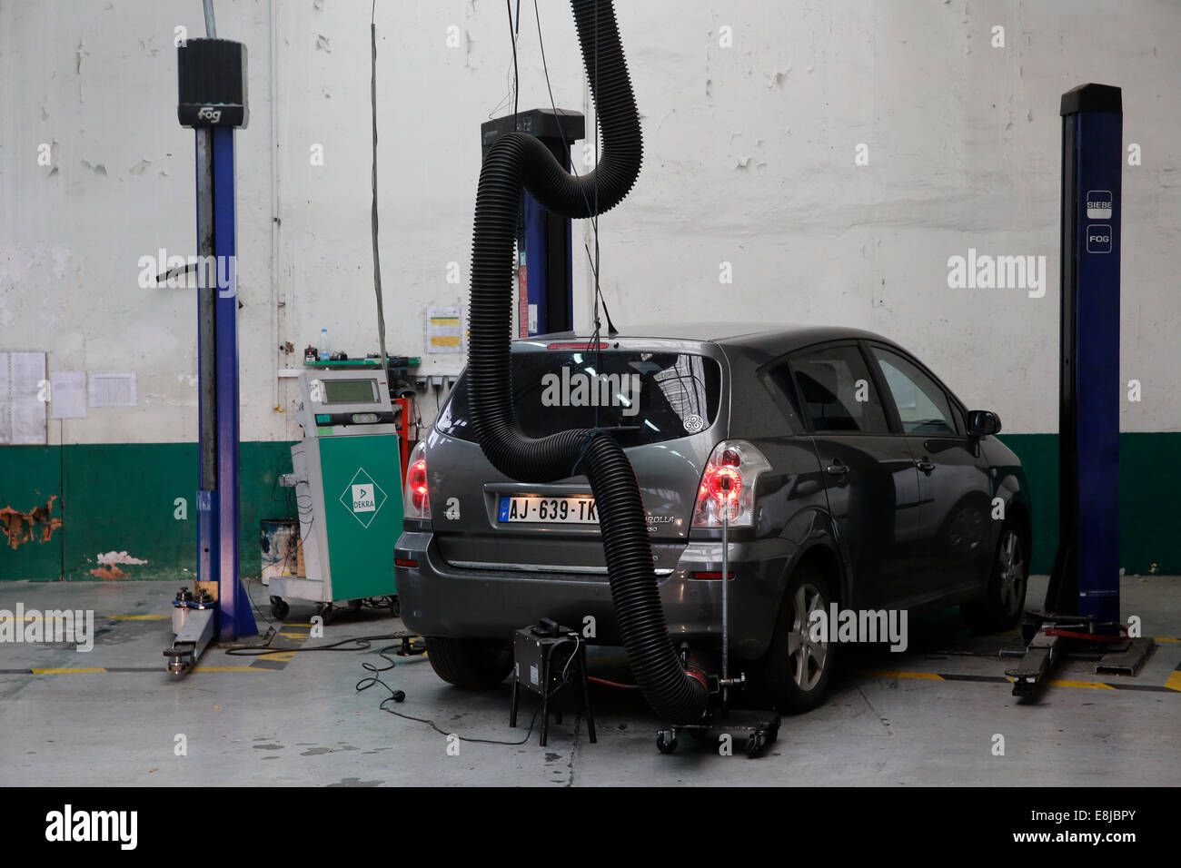 Technical vehicle hi-res stock photography and images - Alamy