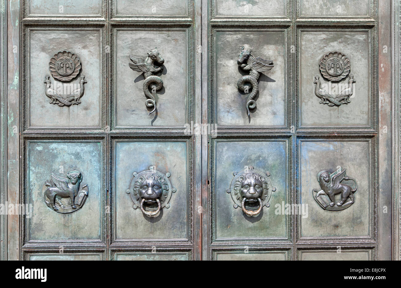 Lion head door knocker, Mausoleum, Bueckeburg, Lower Saxony, Germany, Europe, Löwenkopf, Türklopfer am Eingangsportal, Mausoleum Stock Photo