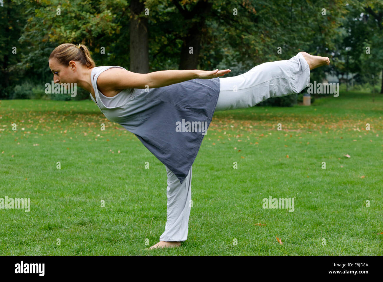 Yoga in nature hi-res stock photography and images - Alamy