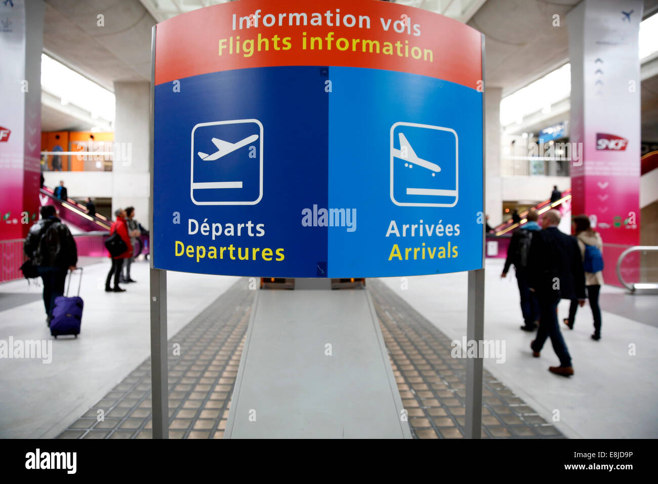Charles de gaulle airport sign hi-res stock photography and images