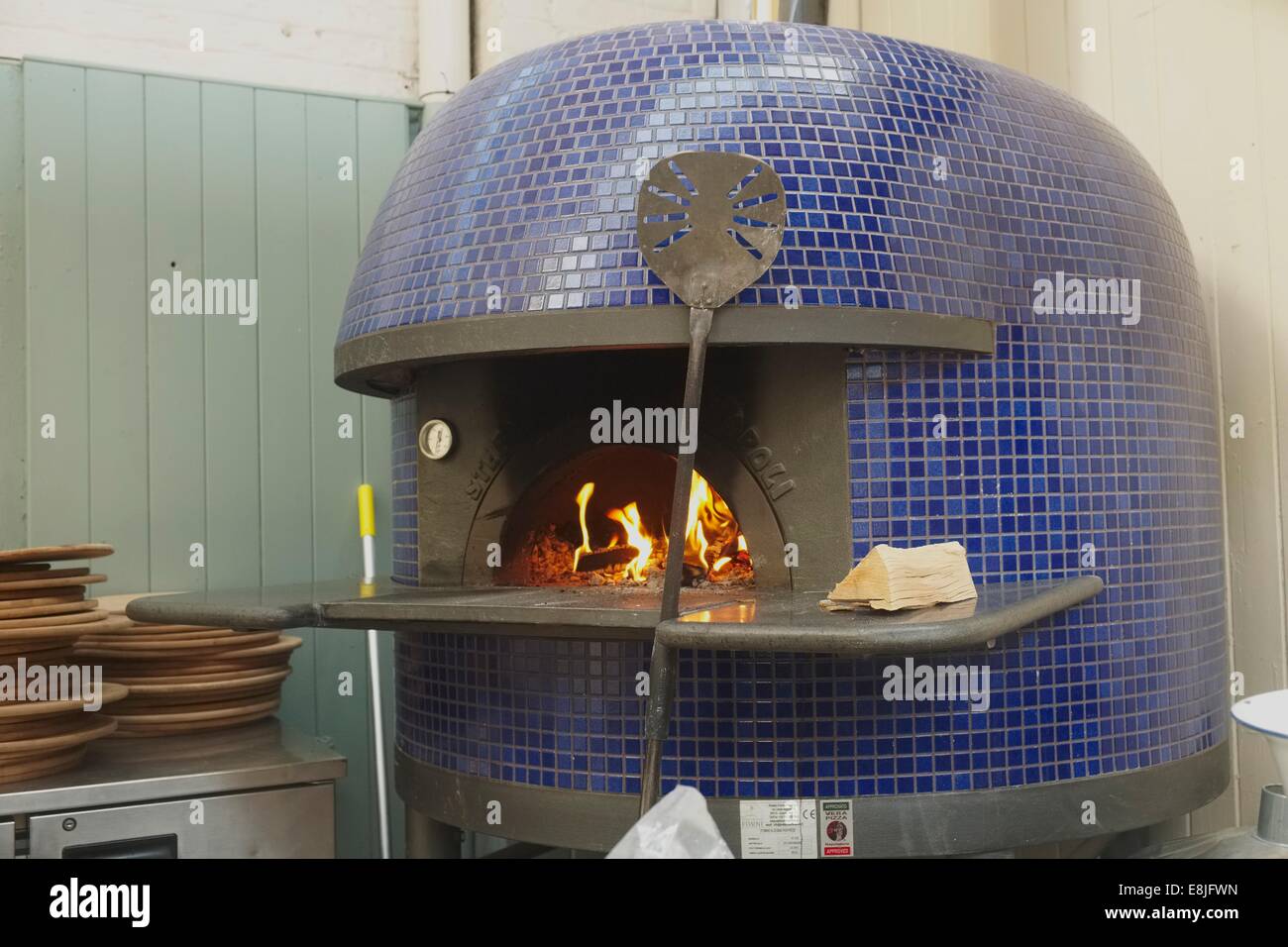 Lighting Wood Fired Pizza Oven cigaretteburnscheapdrinks