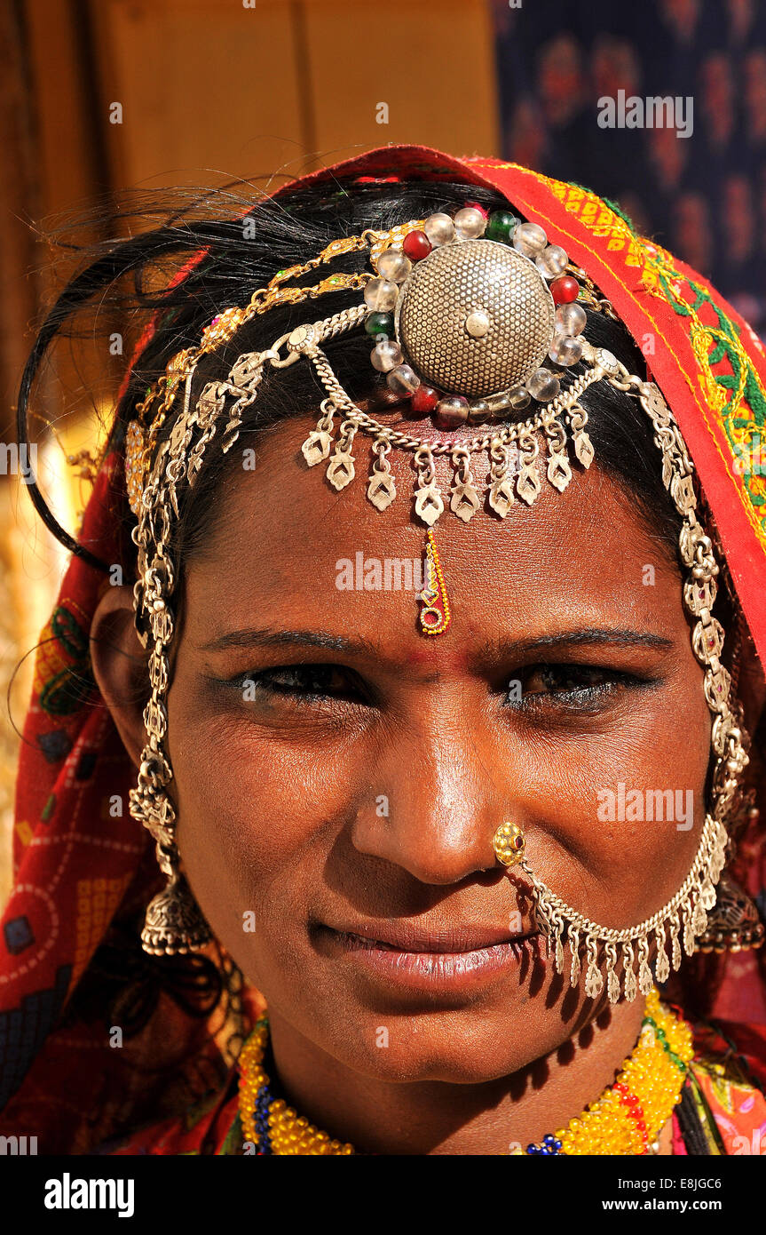 Rajasthani woman wearing traditional jewels Stock Photo - Alamy