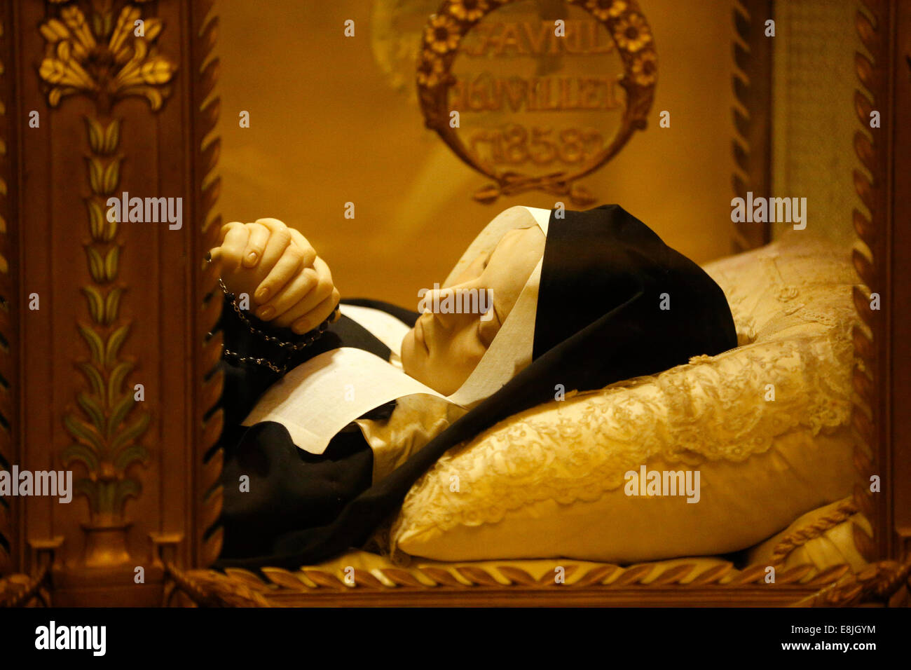 Saint Bernadette Soubirous' Crystal Coffin Stock Photo Alamy