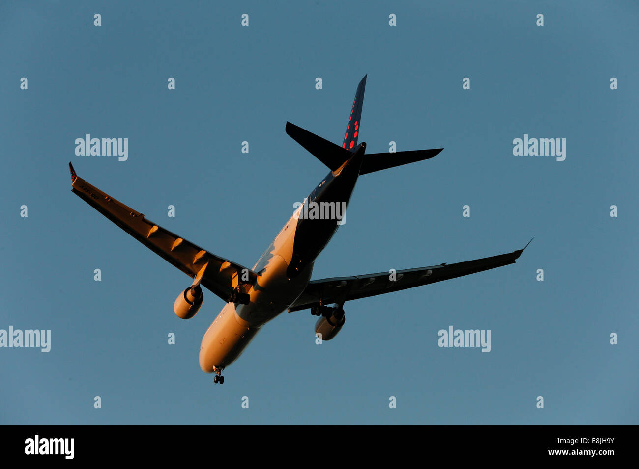 Airplane travel hi-res stock photography and images - Alamy